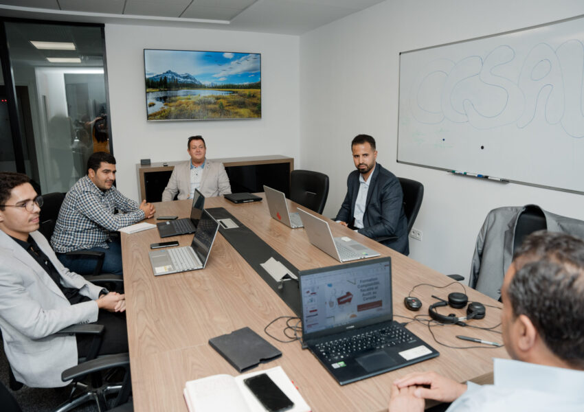 Réunion collaborative au bureau de Tunis